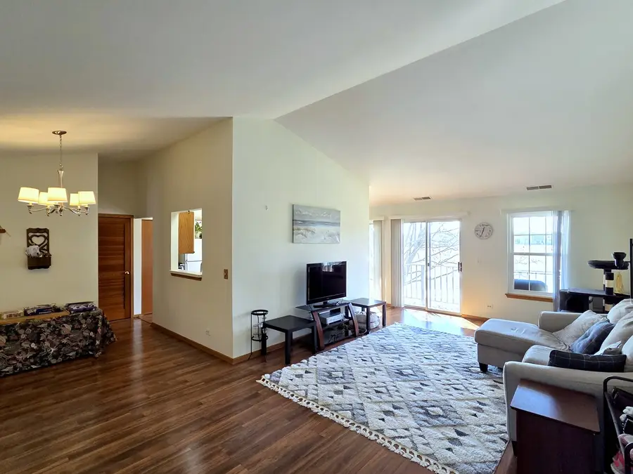 745 W Streamwood Boulevard #B, Streamwood, IL 60107 - Image #2