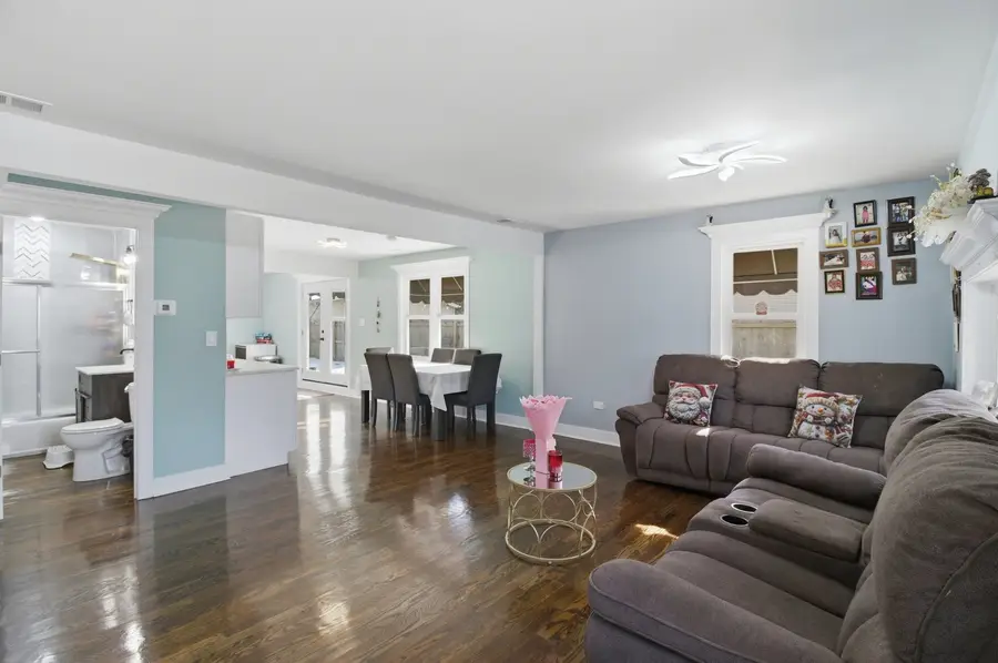 4815 S Lotus Avenue, Chicago, IL 60638 - Image #2