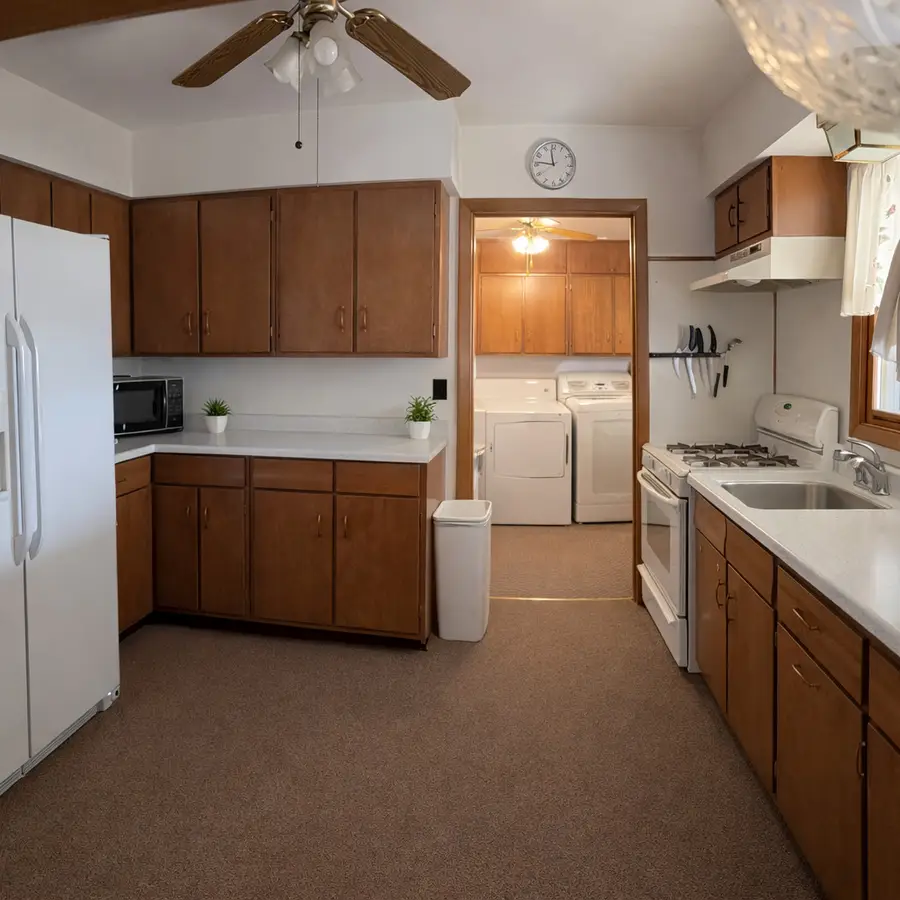 516 Lincolnshire Drive, Sycamore, IL 60178 - #3