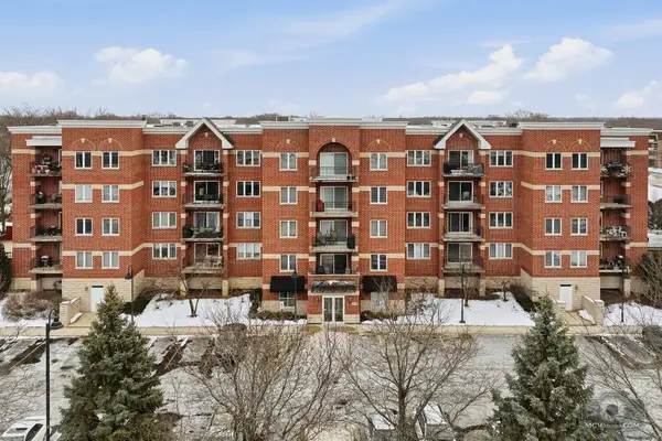 3401 N Carriageway Drive #208, Arlington Heights, IL 60004