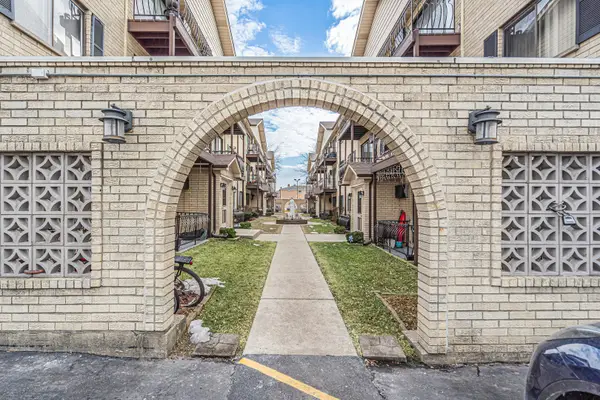 7224 W Wrightwood Avenue #206, Elmwood Park, IL 60707