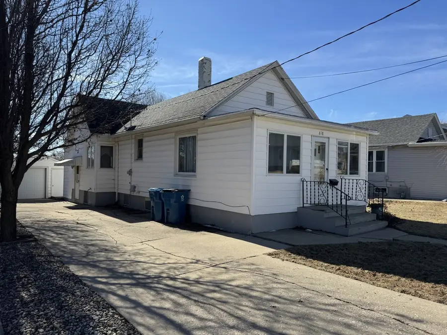 618 10th Street, Peru, IL 61354 - #2