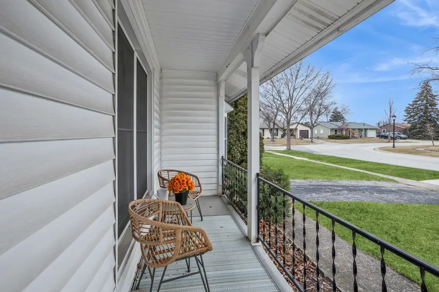 988 Cooper Court, Elk Grove Village, IL 60007 - #3