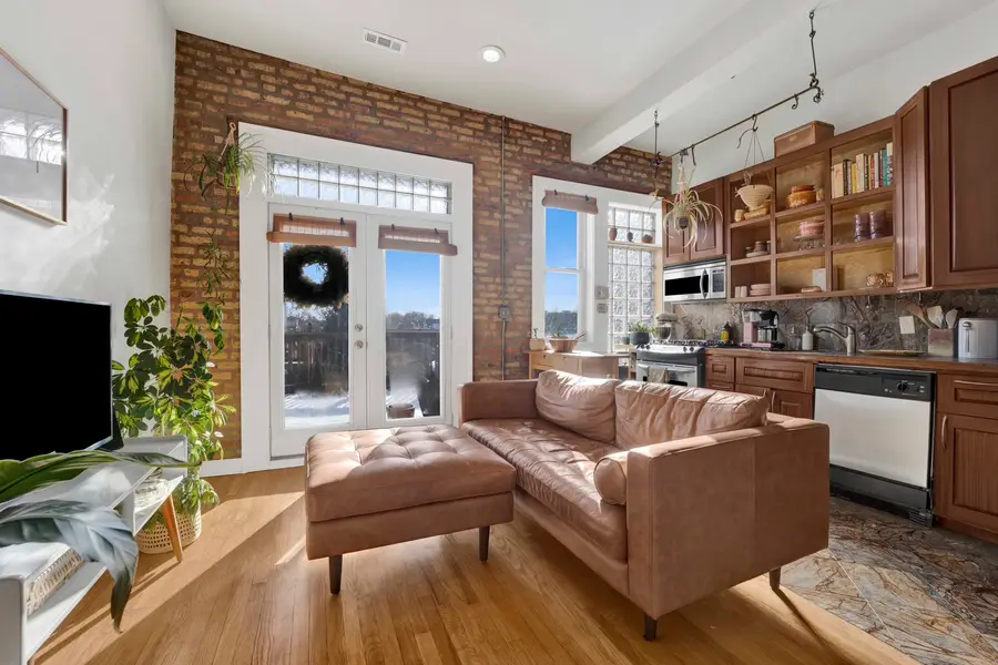 3107 W George Street #3, Chicago, IL 60618 - #2