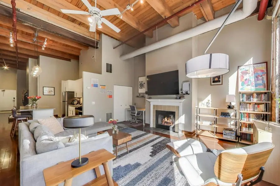 1733 W Irving Park Road #215, Chicago, IL 60613 - #3