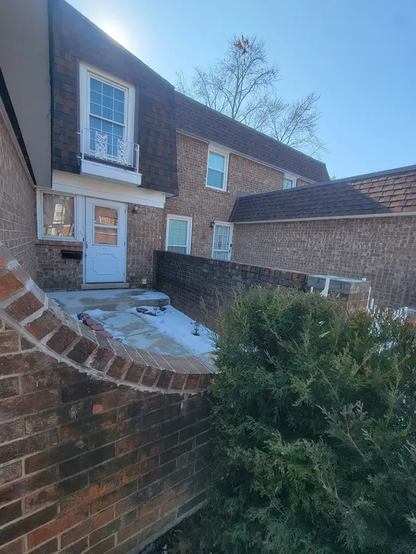 17W747 Standish Lane, Villa Park, IL 60181