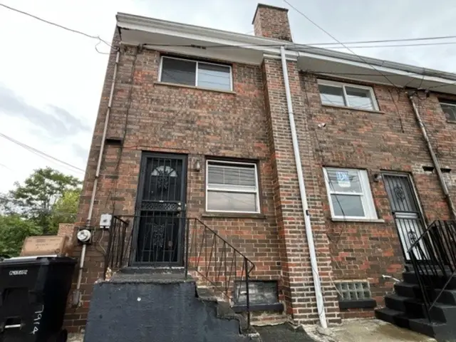 7915 S Saginaw Avenue, Chicago, IL 60617 - Image #3