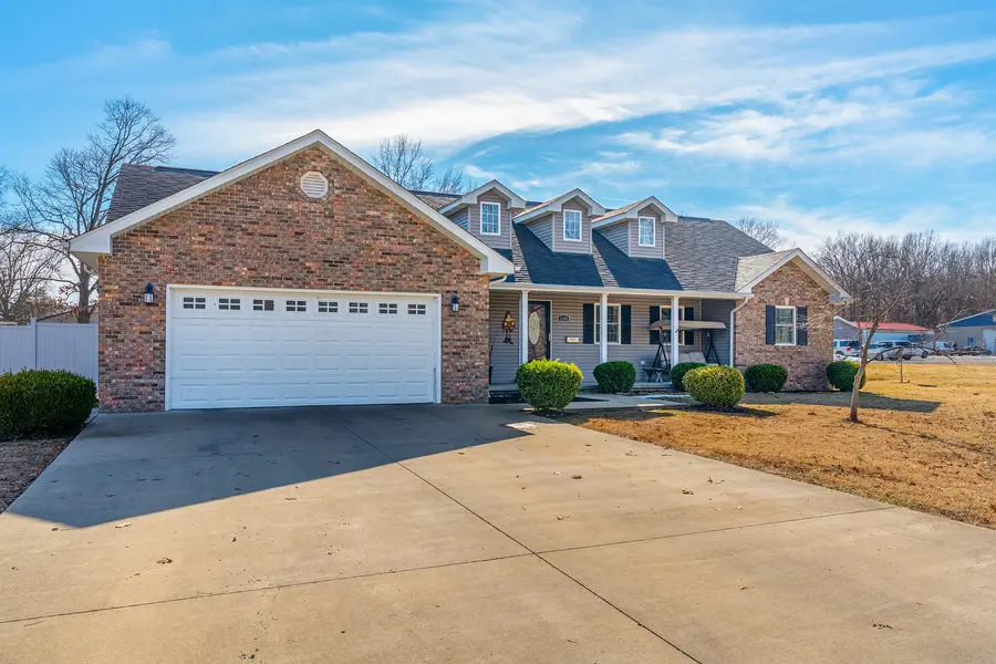 1144 W Webster Street, Benton, IL 62812 - #3