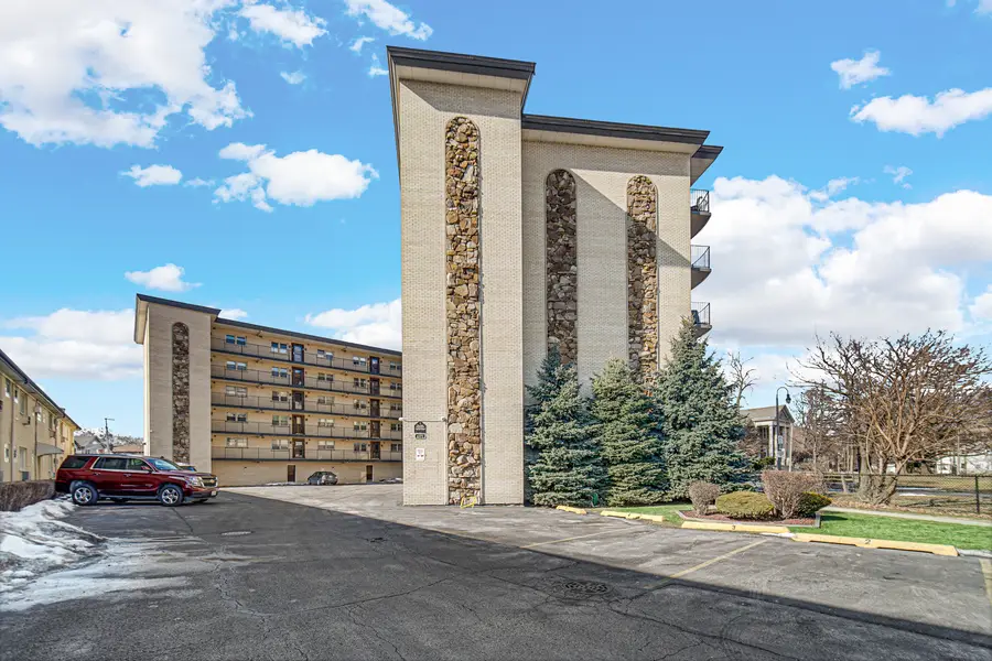 4572 N Milwaukee Avenue #5H, Chicago, IL 60630 - #2