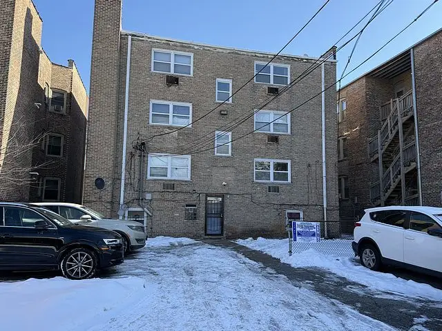 7720 S Jeffery Boulevard #1S, Chicago, IL 60649 - #2