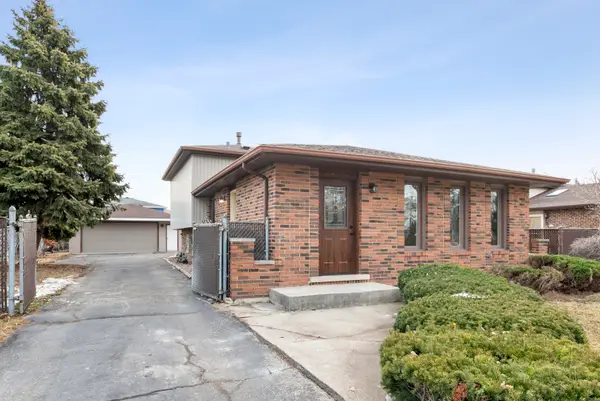 9237 S 77th Avenue, Hickory Hills, IL 60457