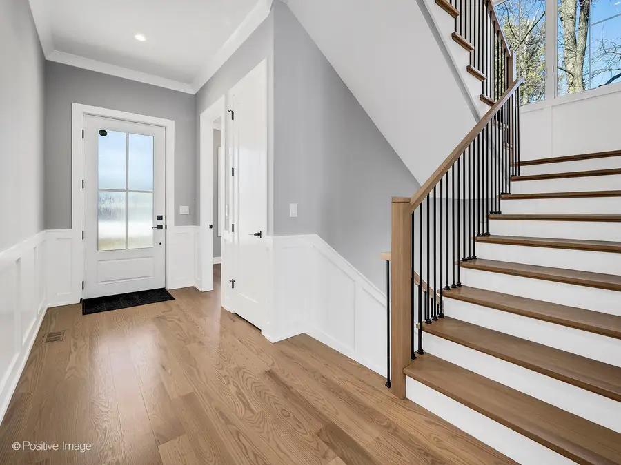 6925 Clarendon Hills Road, Darien, IL 60561 - #2