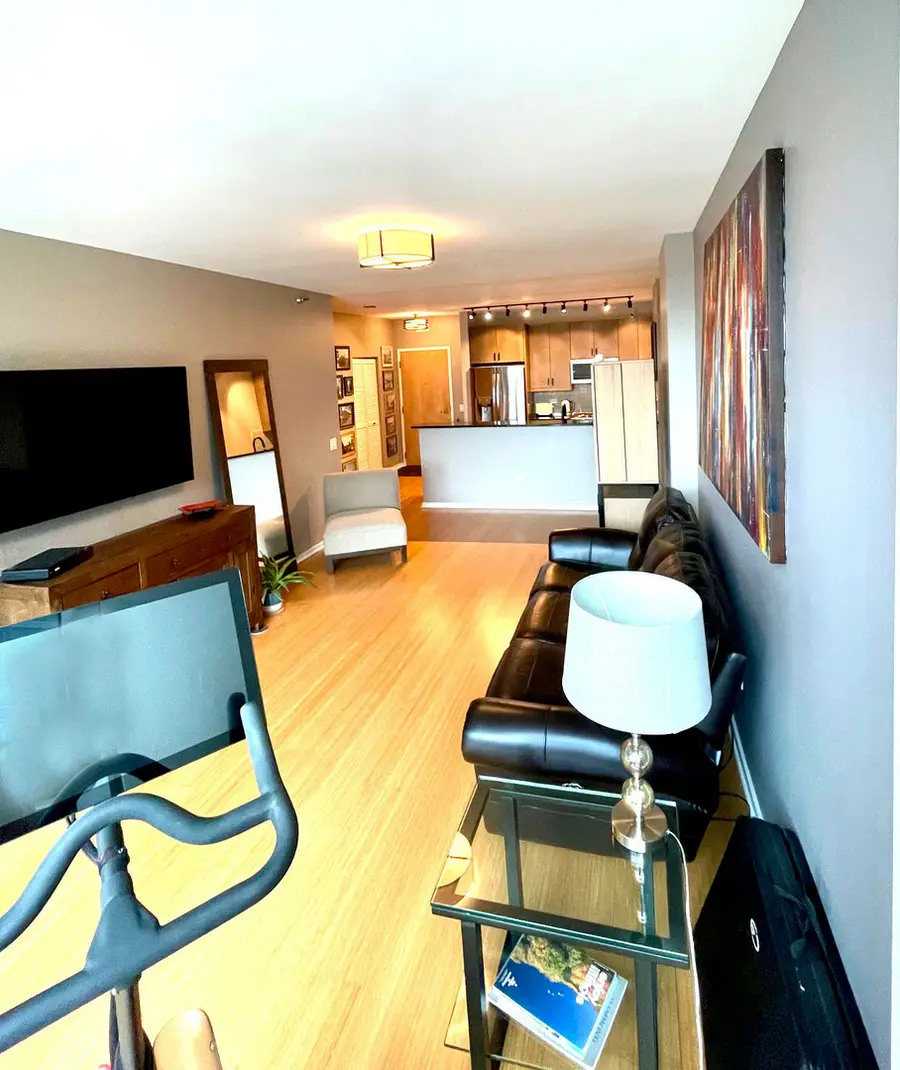 Address Withheld By Seller, Chicago, IL 60607 - #3