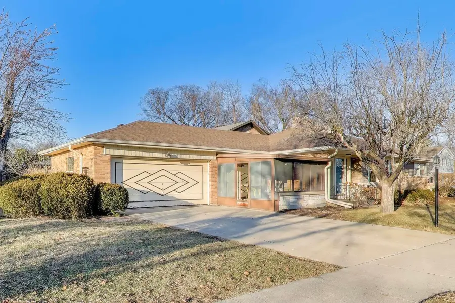 1048 E Walnut Avenue, Des Plaines, IL 60016 - #3
