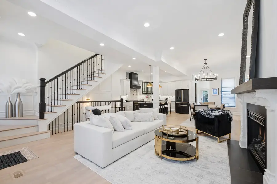 515 E Oakwood Boulevard, Chicago, IL 60653 - #3