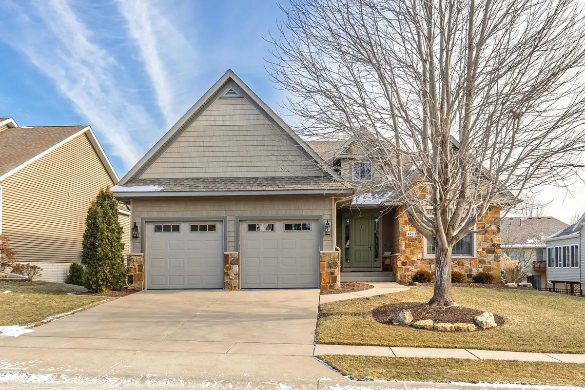 4211 W Kingston Circle, Bettendorf, IA 52722 - #1