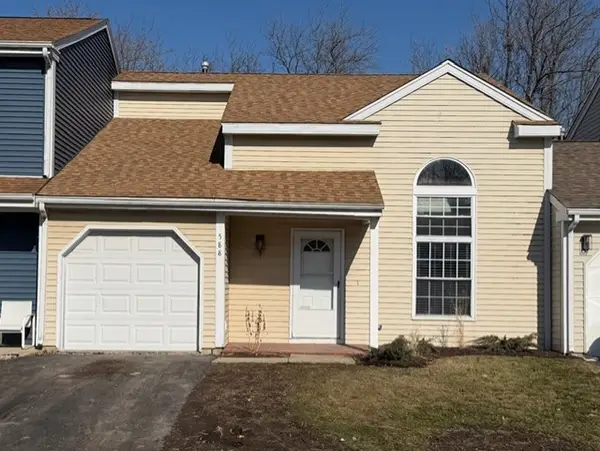 588 Nantucket Way #2, Island Lake, IL 60042