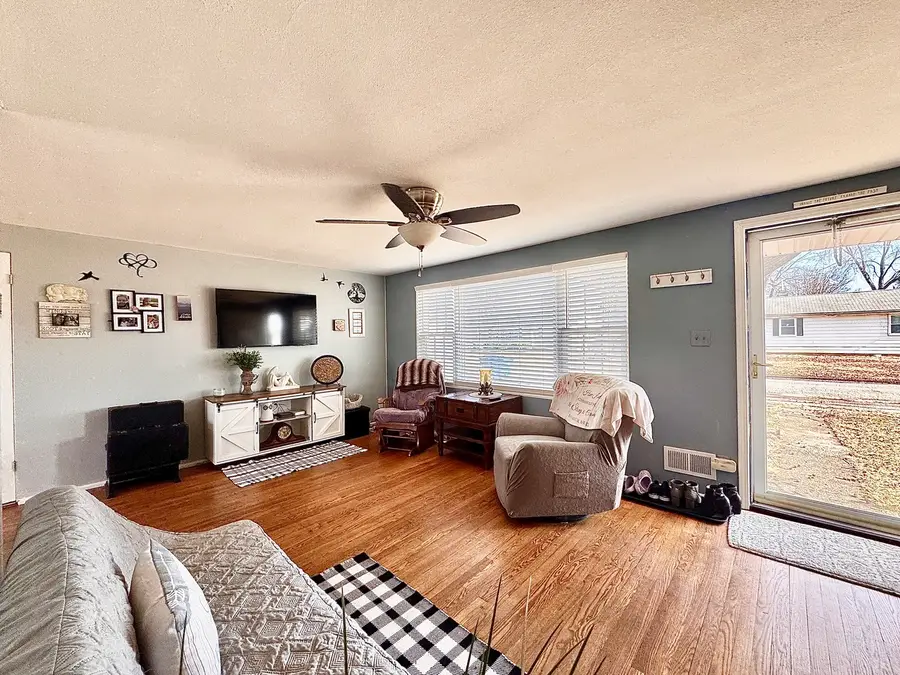 47 W Crownview, Mount Vernon, IL 62864 - #3