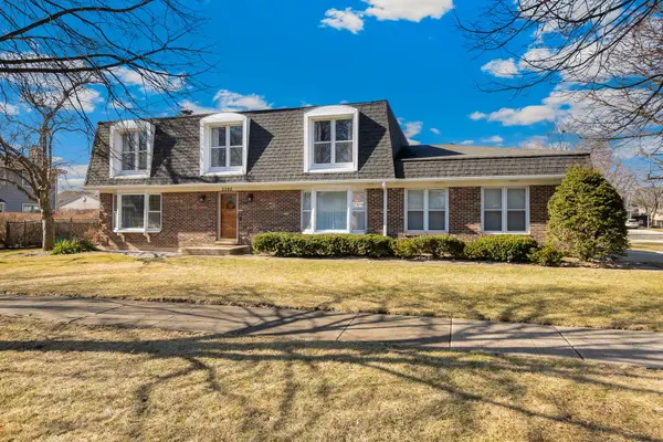 2202 N Williamsburg Street, Arlington Heights, IL 60004