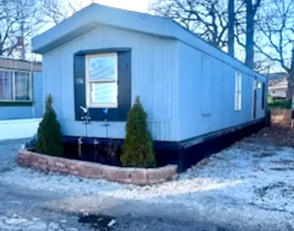 7240 107th Street W #136, Worth, IL 60482