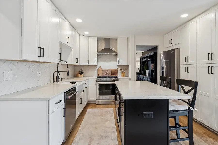 7800 Dorchester Lane, Darien, IL 60561 - #2