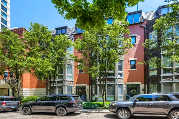 481 N Clinton Street, Chicago, IL 60654