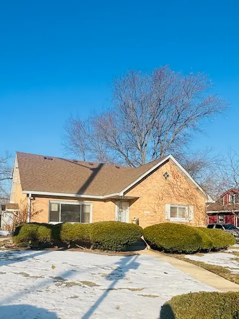 1000 N Lewis Avenue, Waukegan, IL 60085 - #3