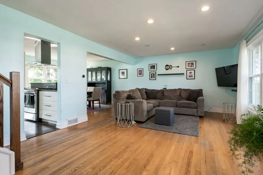 522 E Park Manor Court, Elmhurst, IL 60126 - #3