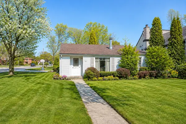 951 Hemlock Street, Deerfield, IL 60015