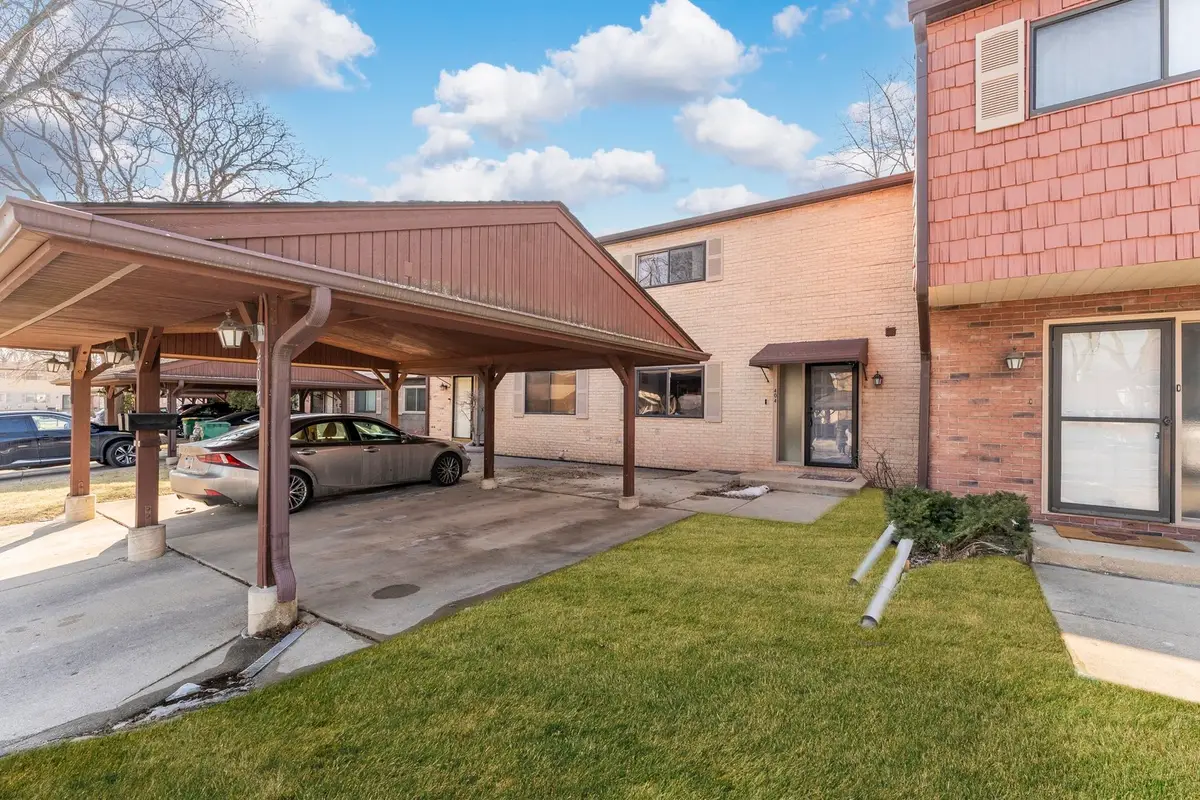 404 Arrow Trail, Wheeling, IL 60090 - #1