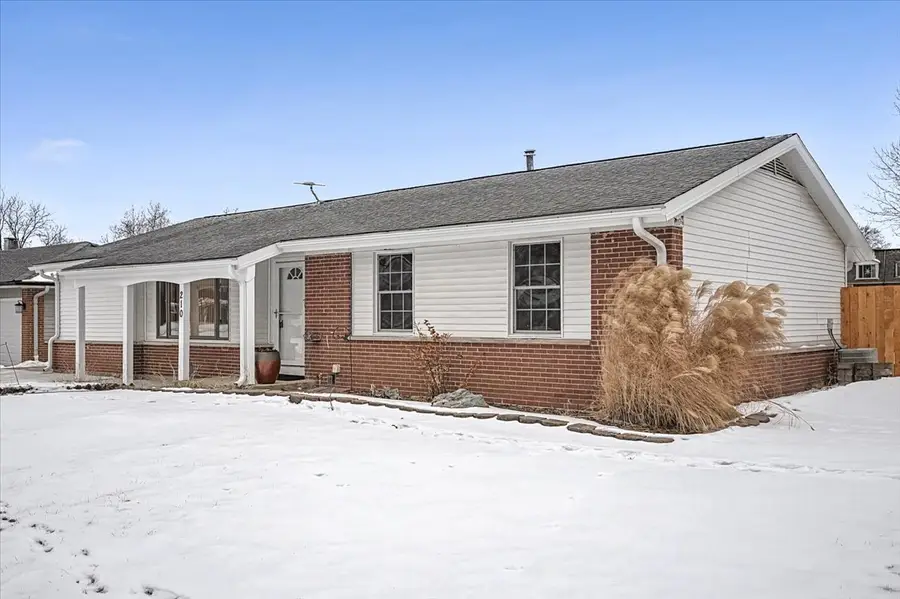 210 Brookhaven Drive, Elk Grove Village, IL 60007 - #2