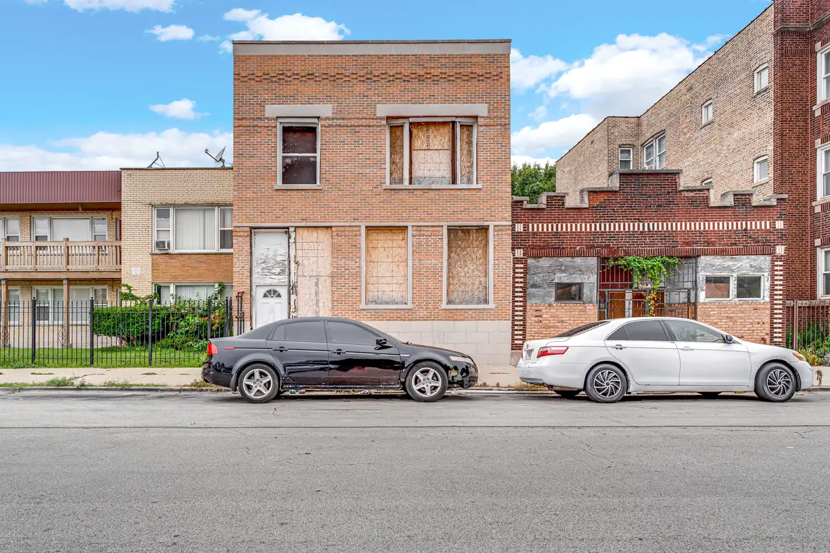 3024 E Cheltenham Place, Chicago, IL 60649 - #1