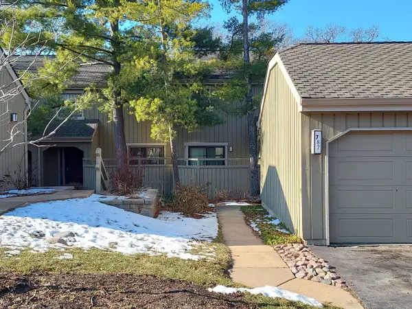 787 Oak Hill Road #467, Lake Barrington, IL 60010