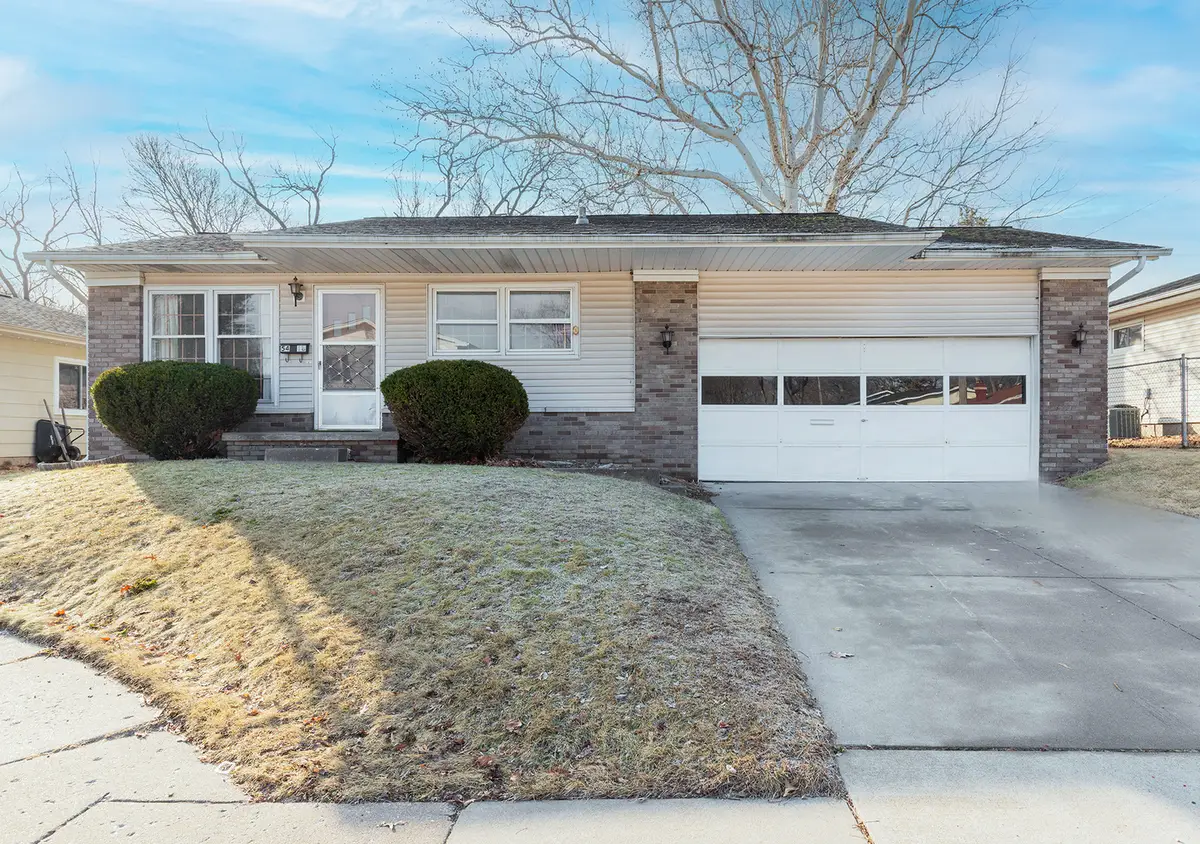 5418 11th Ave B, Moline, IL 61265 - #1