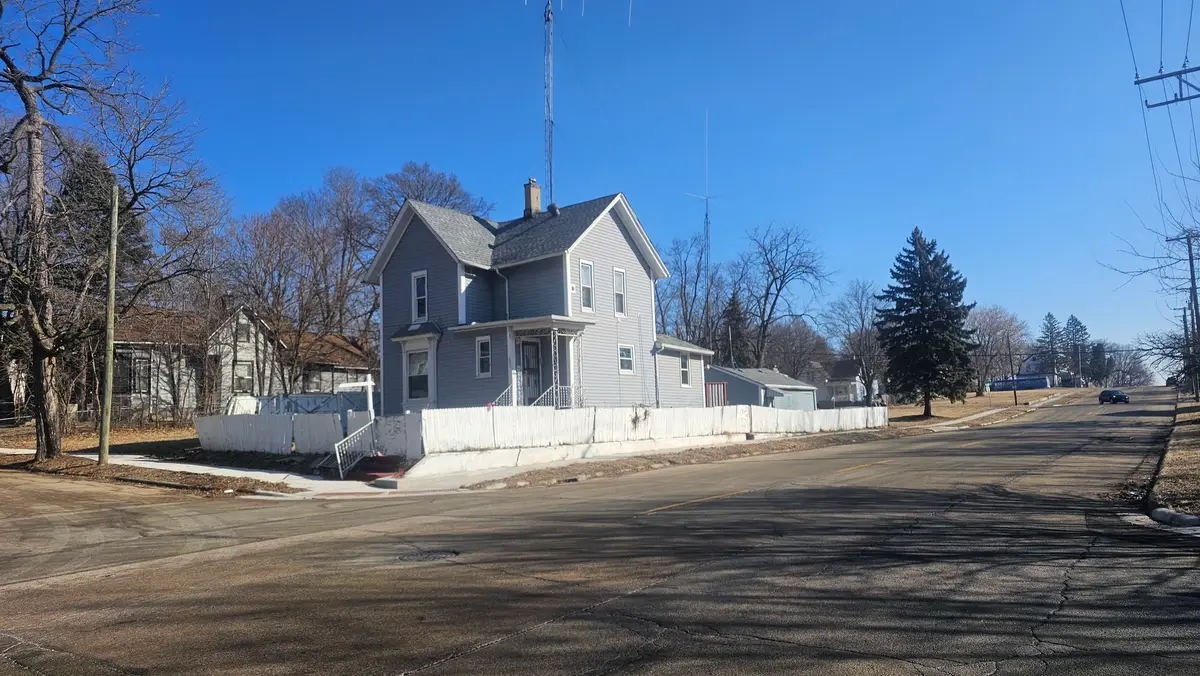 201 N Hinkley Avenue, Rockford, IL 61101 - #1