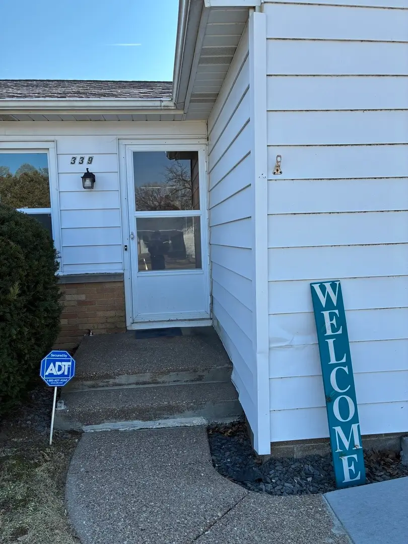 339 29th Avenue N, Clinton, IA 52732 - #2