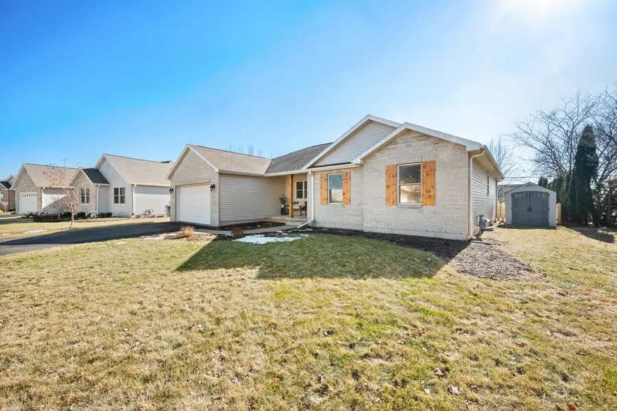 1102 Oxford Circle, Sycamore, IL 60178 - #3