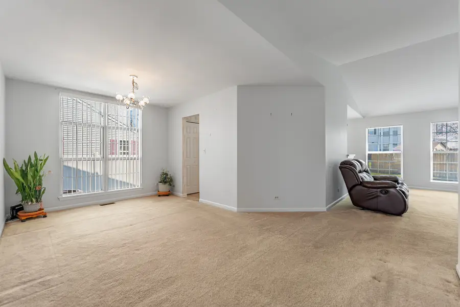 319 W Streamwood Boulevard, Streamwood, IL 60107 - #2