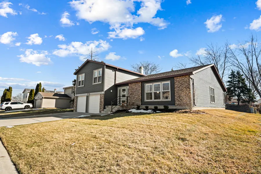 51 W Stevenson Drive, Glendale Heights, IL 60139 - #3