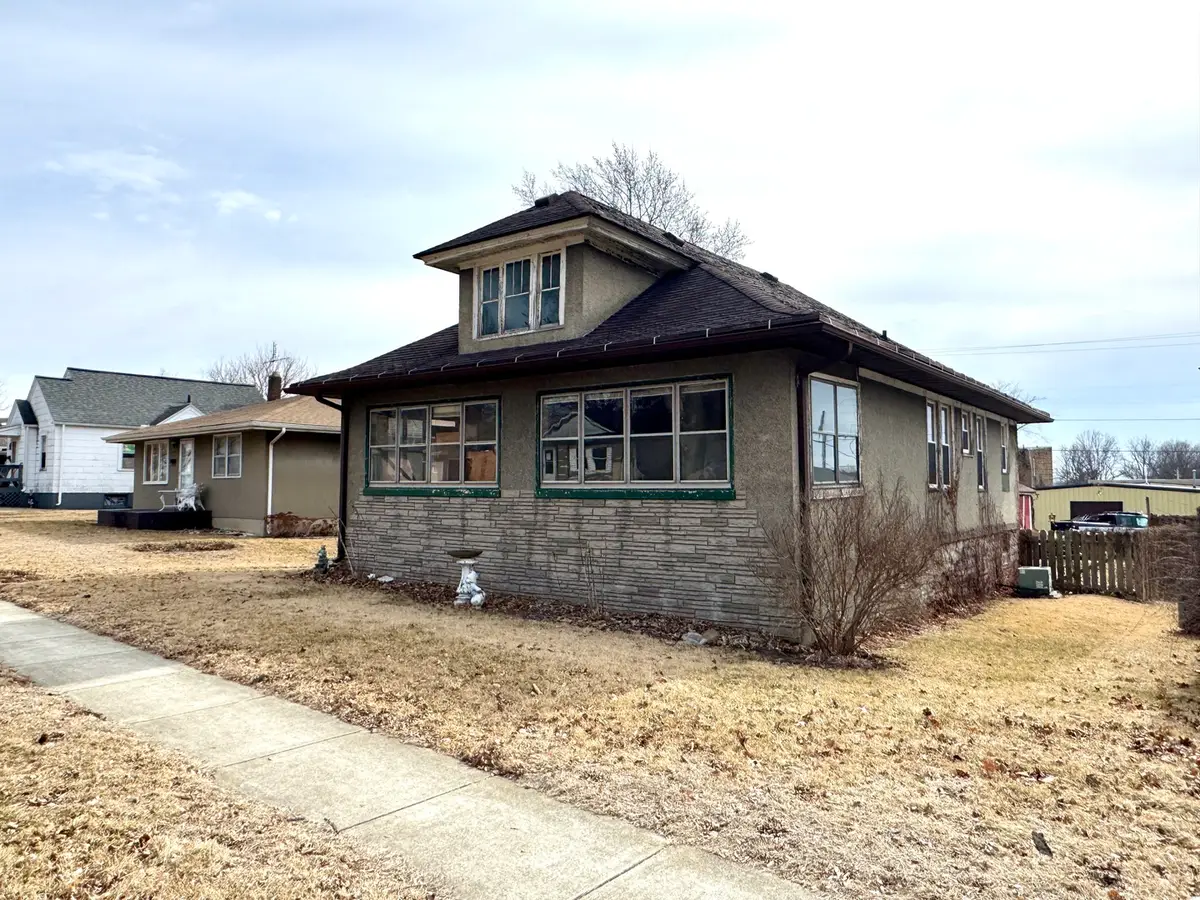 219 W Erie Street, Spring Valley, IL 61362 - #1