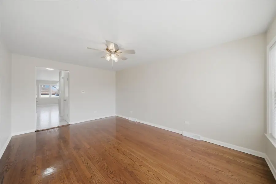 8121 S Commercial Avenue, Chicago, IL 60617 - #3