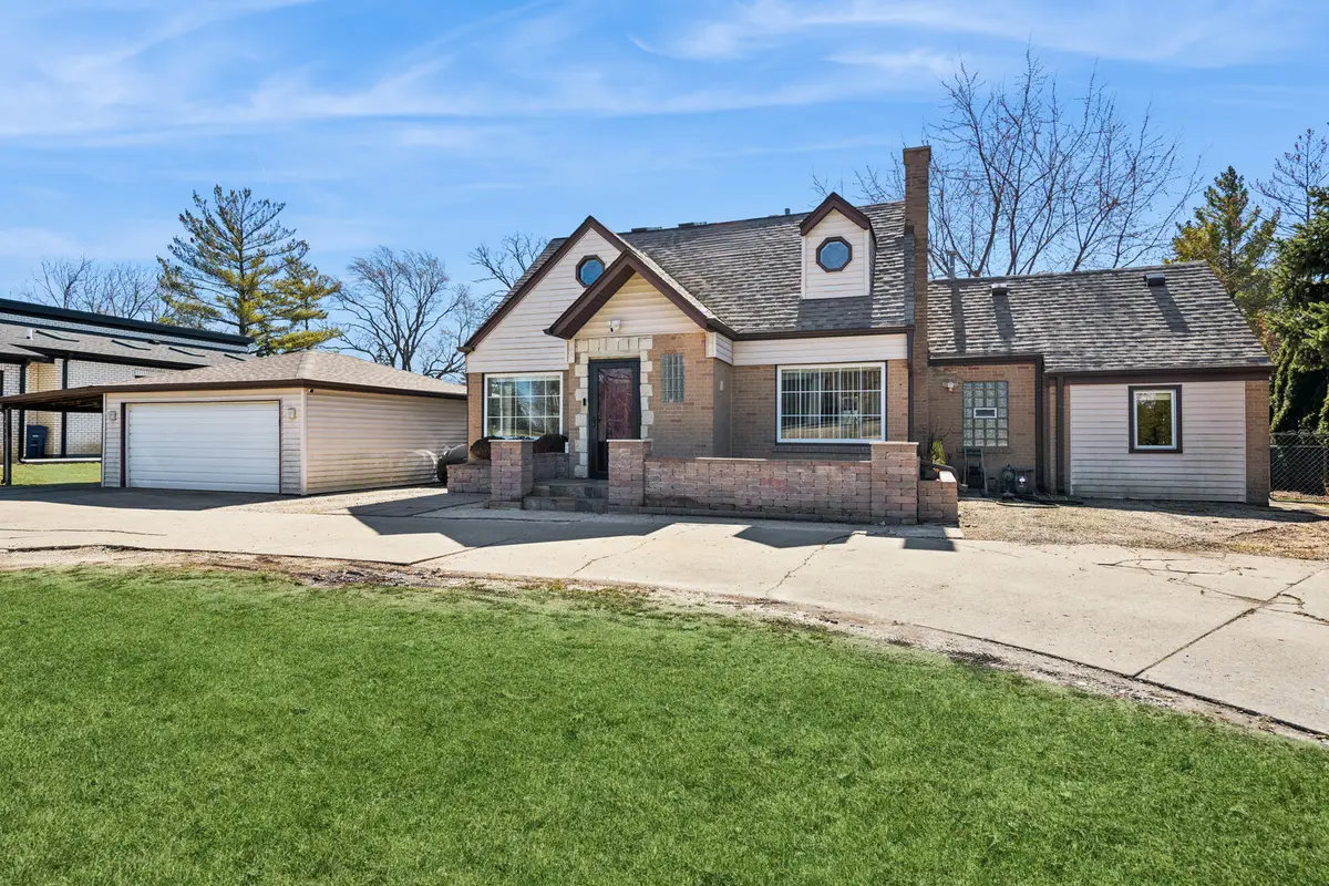 23 W Algonquin Road, Des Plaines, IL 60016 - #1