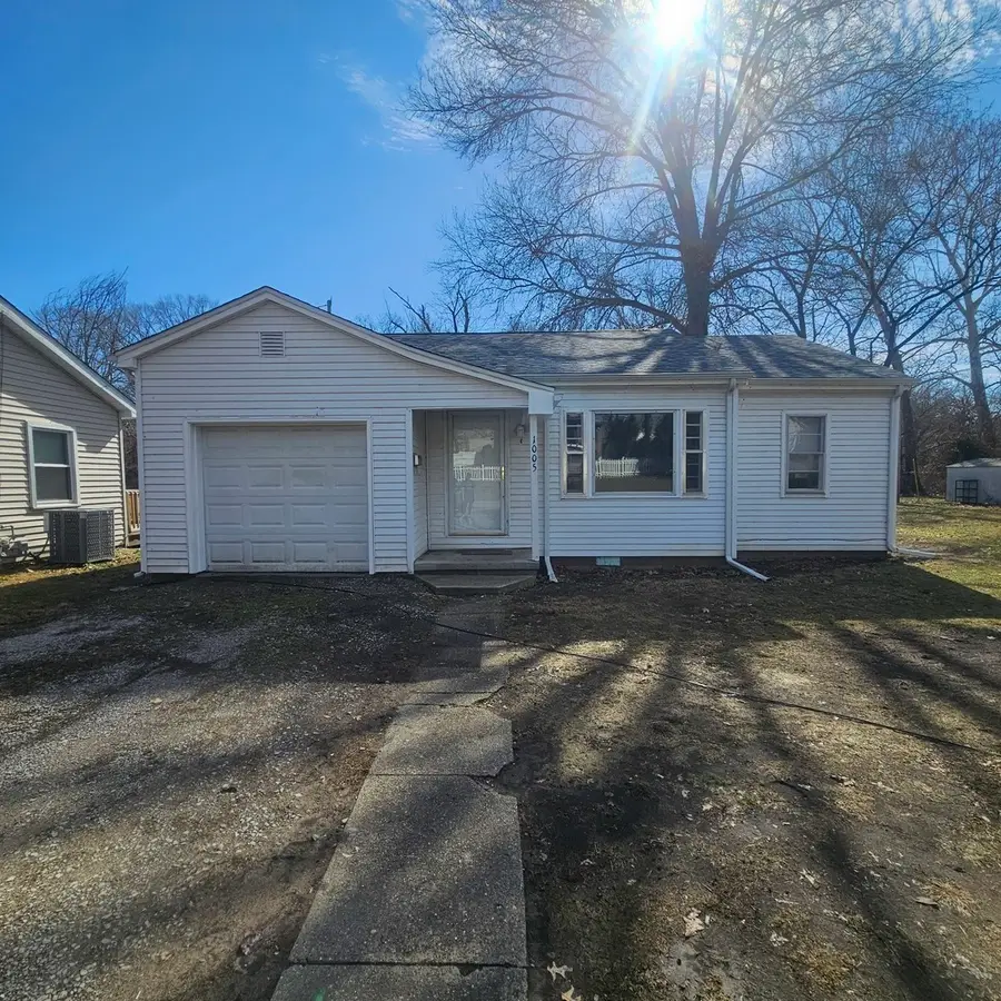 1005 Pace Avenue, Mount Vernon, IL 62864 - #3