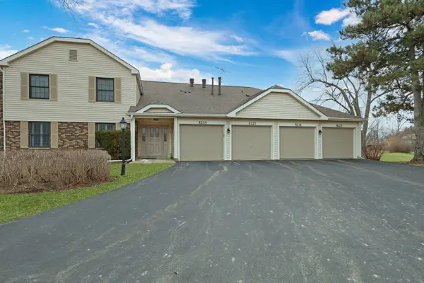 5231 Rockpointe Court #5231, Gurnee, IL 60031