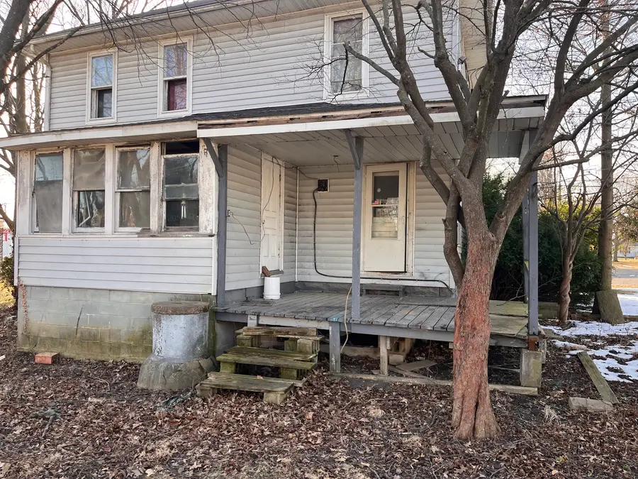 108 NW 2nd Street, Fairfield, IL 62837 - #3