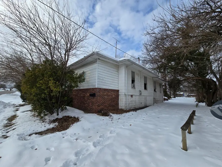 407 W Saint Louis Street, West Frankfort, IL 62896 - #2