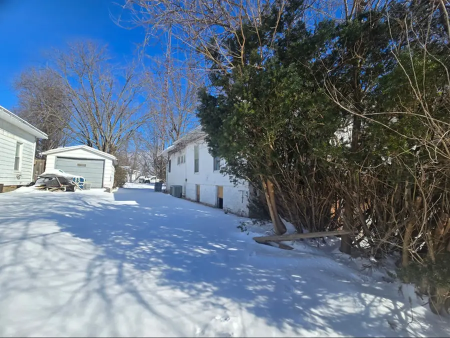 407 W Saint Louis Street, West Frankfort, IL 62896 - #3