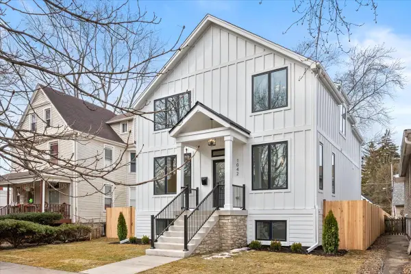 1042 Dewey Avenue, Evanston, IL 60202