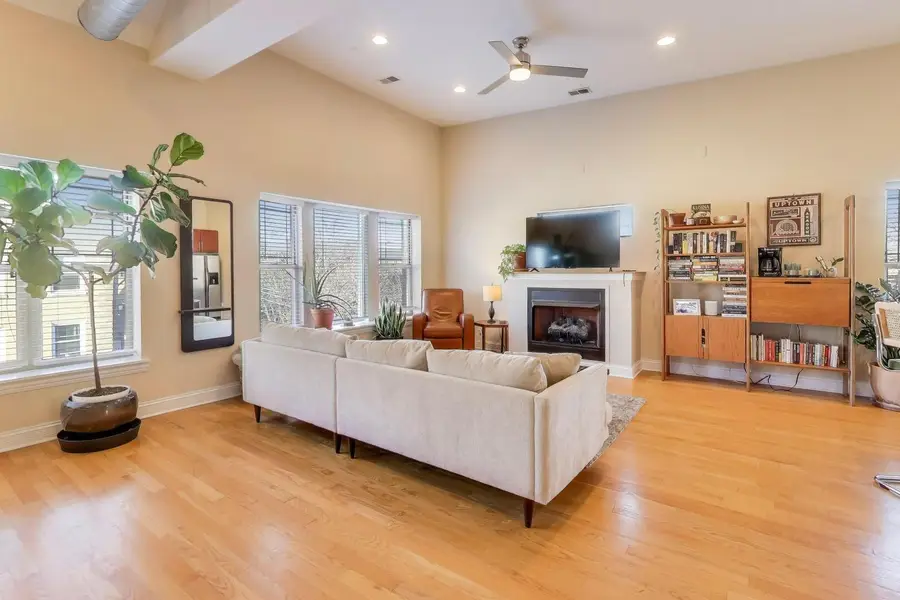 1215 W Sunnyside Avenue #3, Chicago, IL 60640 - #2