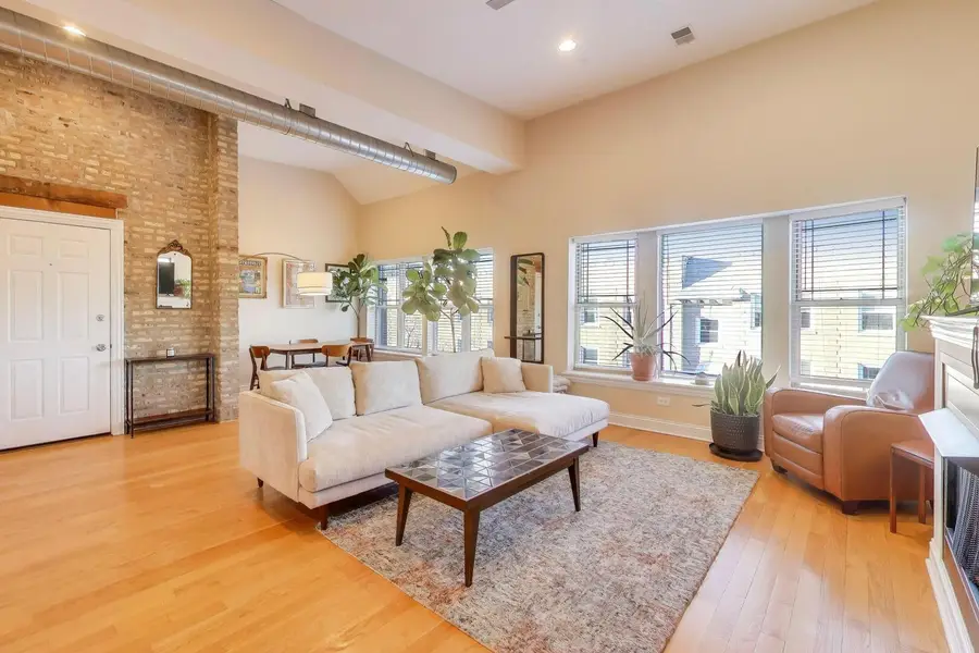 1215 W Sunnyside Avenue #3, Chicago, IL 60640 - #3